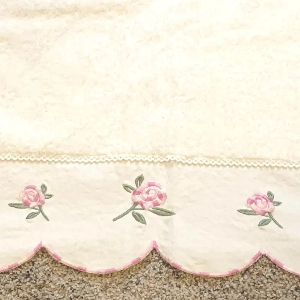 Orris & Orris 100% Cotton Bath Towel Embroidered Floral Cottagecore Grandmacore